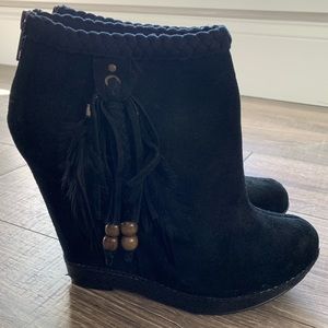 Women’s Chinese laundry booties